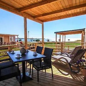 Prázdninový areál Holiday Mobile Homes Park Riviera, Karigador